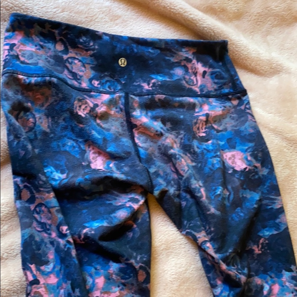 Rose pattern lululemon leggings size 8